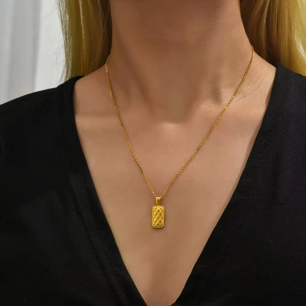 Spanish Design Lady Dainty Jewelry Real Gold Plated Pineapple Pendant Necklace New Arrival Necklaces
